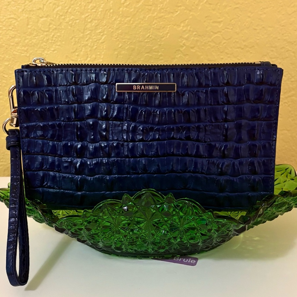 💙🎠NWOT Brahmin Daisy Wristlet in Ink Leontyne Melbourne Leather🎠💙